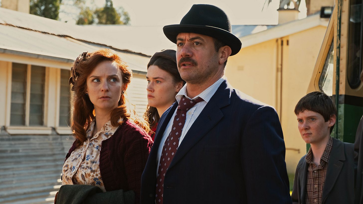 Faye Marsay as Annie and Warren Brown as Terry